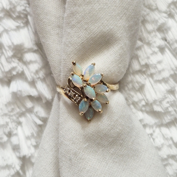 Vintage 14k Yellow Gold Opal & Diamond Floral Cluster Ring